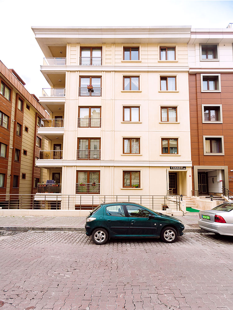 Abbasağa Bahadır Apartmanı 